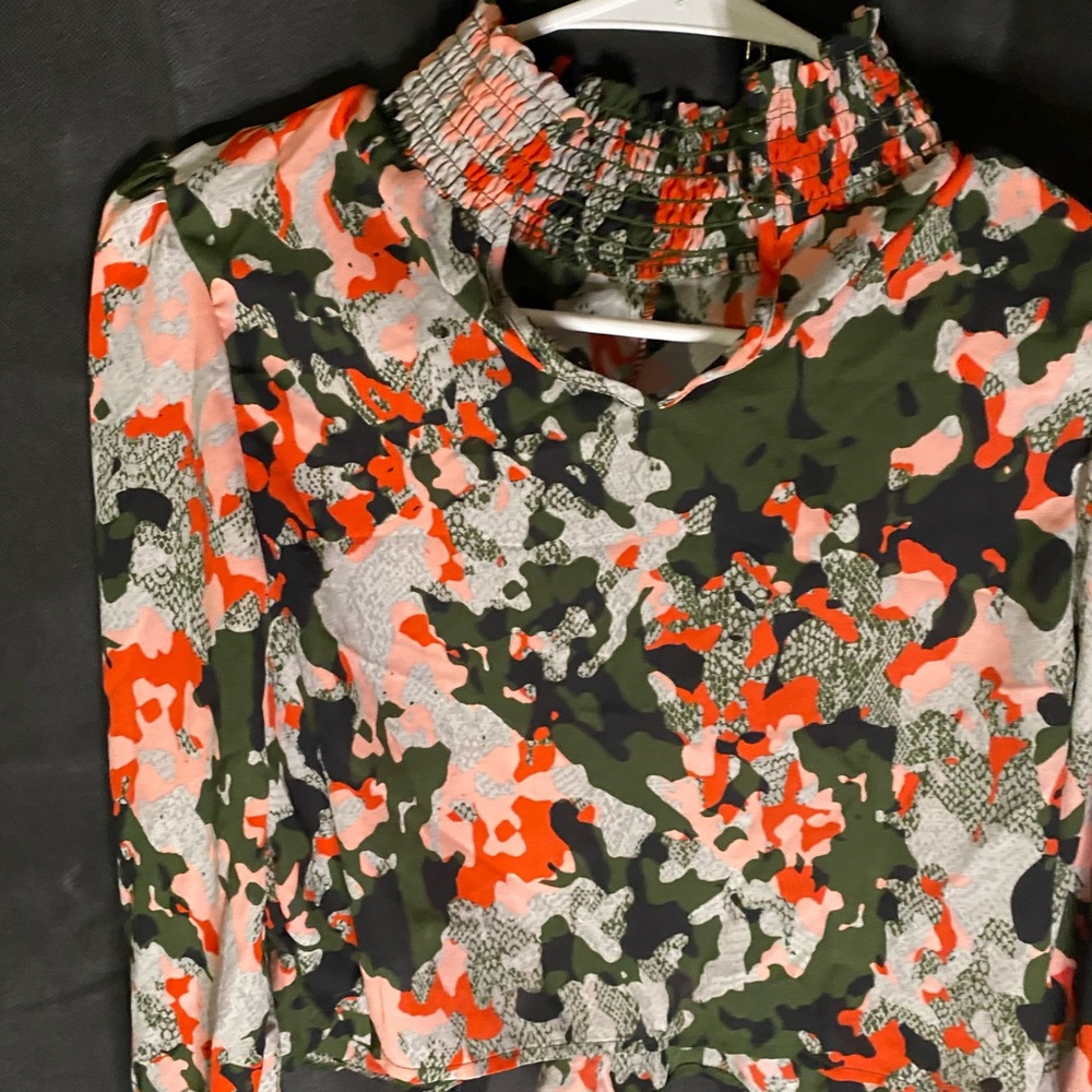 Camouflage Patterned Top - Picture 6 of 10